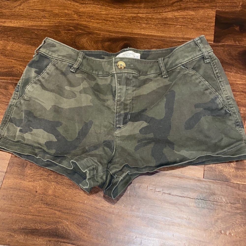 women’s Abercrombie & Fitch camo shorts (6)